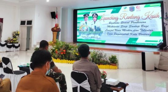Launching program Rantang Kasih Pemkot Bontang, di Pendopo Rumah Jabatan, Jalan Awang Long, Kecamatan Bontang Utara, Selasa (1/3/2022). Foto"Yayuk/teraskaltim