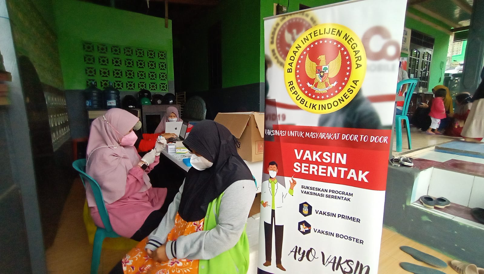 Binda Kaltim Salurkan Vaksinasi Covid-19 dan Sembako untuk Warga Sidrap Kelurahan Guntung